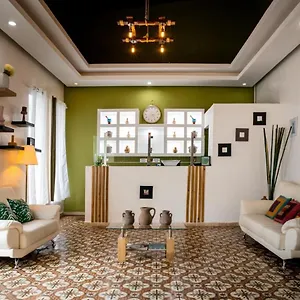 Bed and breakfast Blue Colonial Hotel Restaurant & Bar 
